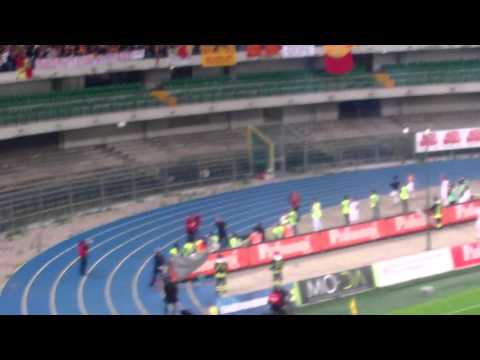 Chievo-Lecce 1-0 (13 maggio 2012): fine partita, il settore ospiti canta e applaude