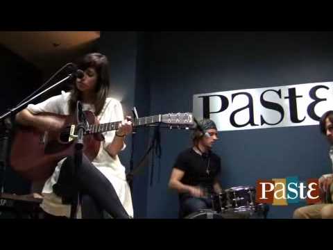 Nicole Atkins "Hotel Plaster" live at Paste