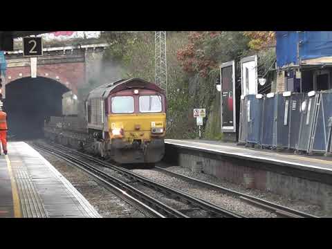 (HD) DB Schenker 66194 blasts through Denmark Hill working 4E32 - 3/12/12