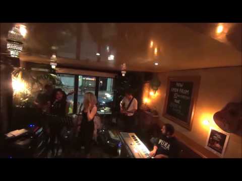 Give Me One Reason (Tracy Chapman) - The Peer Revue