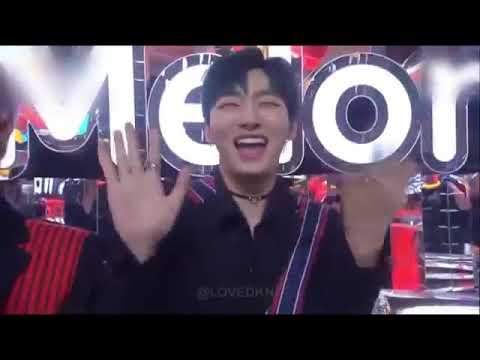 Yoon Jisung dancing to "Red Flavor" ft. Park Jihoon