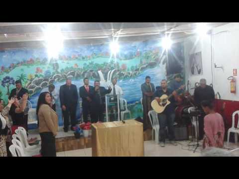 Pr. Marcos Oliveira cantando "Me da poder de Filho"