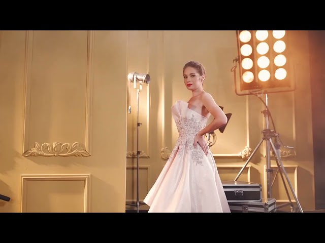 فستان سهرة ساتان لامية كلوش مطرز يدويا