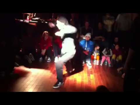 District Groove 2 || Top 8|| Silver Flow & YahMan vs Untitled & GrooVinh