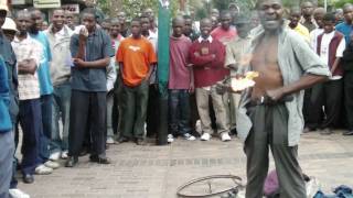 preview picture of video 'street performer in harare, zimbabwe'