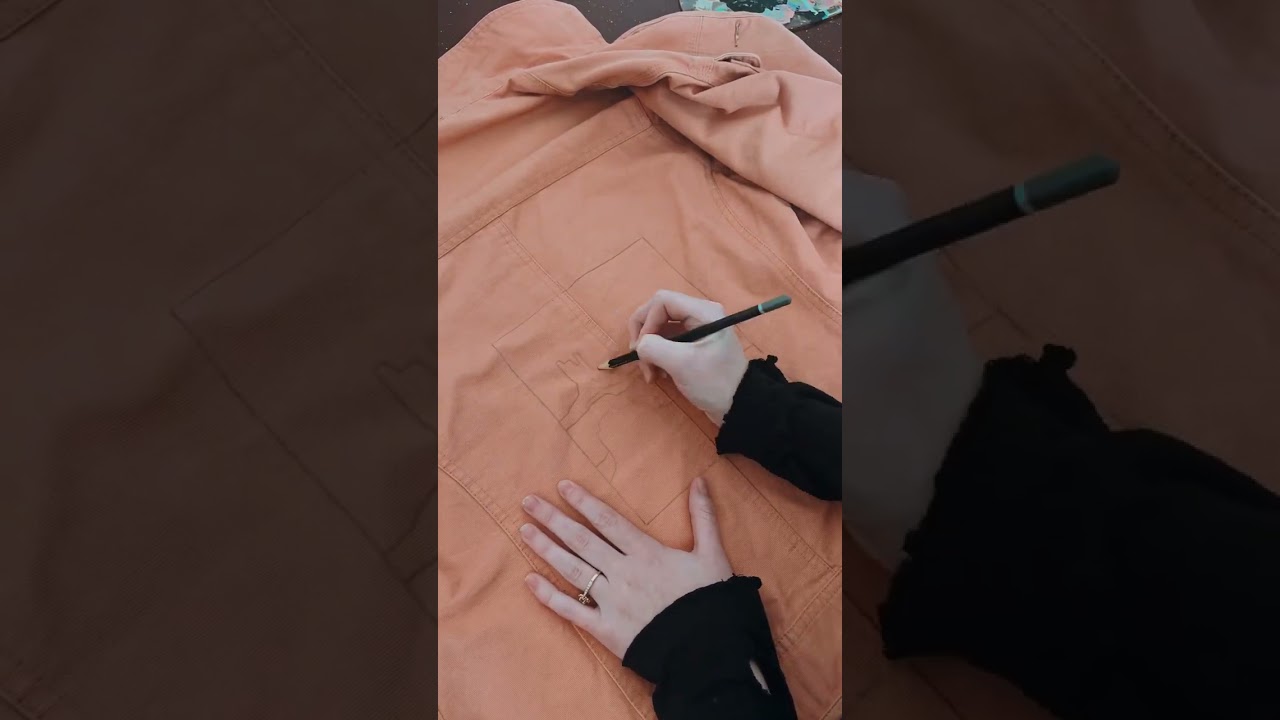 What Am I Drawing?? 🤔🫣 #shorts #art #artist #fashion #painting #clothing #creative #paint #drawing