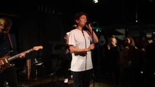 Freja kirk spiller en af hendes mere stille sange her i Vega 2016