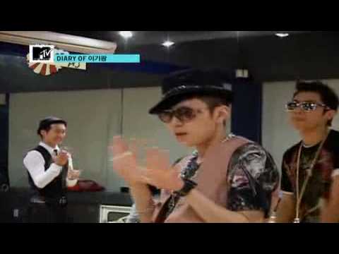BEAST (비스트) DooJoon-JunHyung Practicing at MTV Diary of AJ