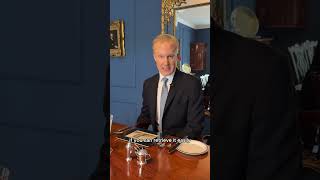 Download lagu Dilarang tangan dan lutut saat makan malam! #makan #etiket #williamhanson mp3