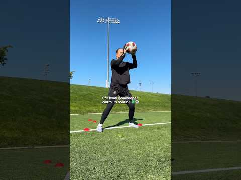 Professional goalkeeper warm up routine #soccer #goalkeeper #goalkeepertraining