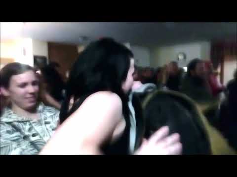 Ú.N.P.- Nikdo není akorát