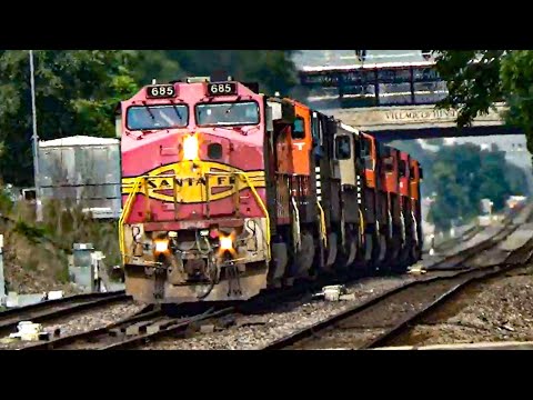 Santa Fe Warbonnet Leader! Railfanning Hinsdale 06/17/23