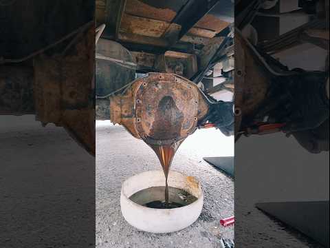 How to change the rear differential cover on a Dana 70 F-350 in 60 Seconds