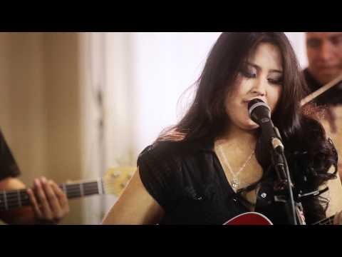 Candy Diaz - Waiting On You (HiSessions.com Acoustic Live!)