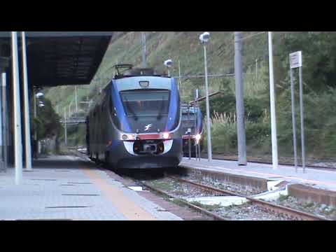 Incrocio nella stazione di Pizzo Calabro tra il Regionale 22684 e il 22685