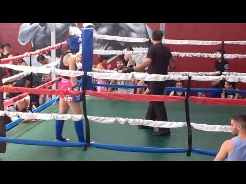 Eva Vignolo (azul) Kickboxing R2