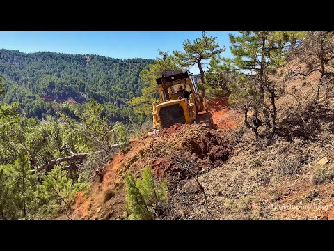 High Fatal Risk! How Caterpillar D7g Bulldozer Opens New Roads in Mountain Foothills #bulldozer