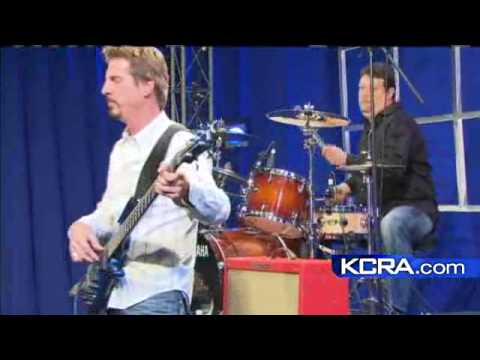 Ryan Hernandez Band Plays 'Use Somebody'