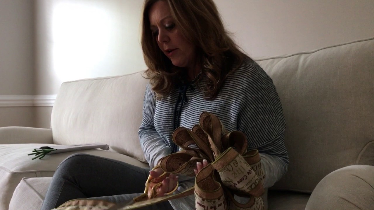 Making Christmas Bows, a secret revealed