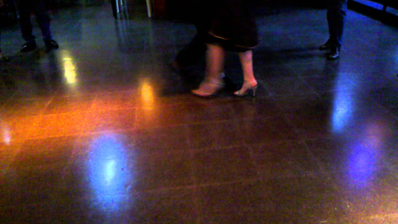 Daniela Roig y Hernán Prieto, clase de tango en La Viruta (13-10-2011)
