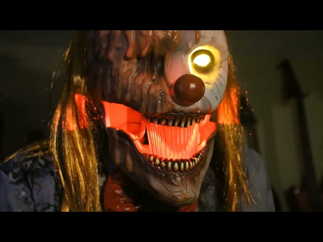 Vídeo relacionado con Haunted Hill Farm Animatronics|Zombie animatrónico de Halloween con estaca para el suelo - Decoración animatrónica de accesorios de Halloween con ojos rojos brillantes para la casa encantada del pati