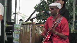 Walter Wolfman Washington - Shake your booty/Doin' the funky thing (French Quarter Fest 2011)