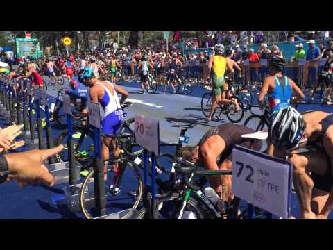 Elite Men Transition ITU Mooloolaba Triathlon 2015