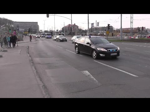 Pół miasta blokują ...