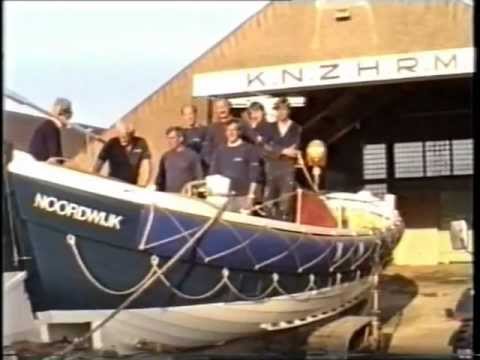 Lancering van de Kurt Carlsen in 1988, Noordwijk aan Zee. Een oefening met helicopter hoisting.