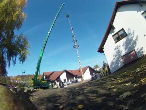 Kirmesbaum aufstellen in Lütter (time lapse)