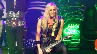 Nita Strauss (with Alice Cooper) "Poison" Live Paris 2024