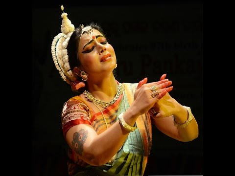 Guru Sanchita Bhattacharya performing Odissi