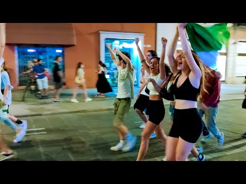 THE BEST CRAZY NIGHT IN ITALY. BOLOGNA. Italy - 4k Walking Tour around the City - Travel Guide.