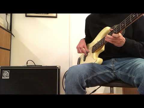 Amplificador Ampeg BA-115 para baixo 100W