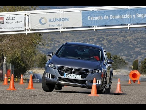 Peugeot 508 RXH 2016 – Maniobra de esquiva (moose test) y eslalon | km77.com