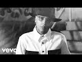 Darell, Farruko - Caliente (Official Video) Darell, Farruko - Caliente (Official Video)