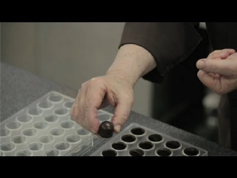 download lagu mp3 mp4 Making Truffles With Molds, download lagu Making Truffles With Molds gratis, unduh video klip Making Truffles With Molds