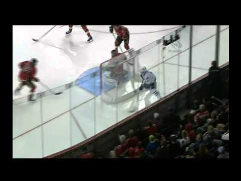 Sept/21/10 - Canucks @ Calgary - Rosa scores