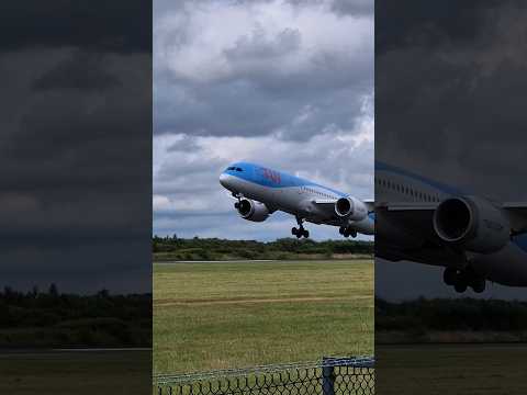 787 Dreamliner Takeoff 🛫 Manchester Airport, UK 🇬🇧 #takeoff #787 #dreamliner