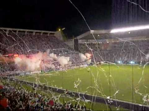 "MUERTE BLANCA salida LIGA vs fluminense (libertadores 08)" Barra: Muerte Blanca &bull; Club: LDU