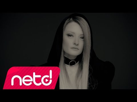 Ece Toprak feat. Selda Bağcan - Yalan Dünya