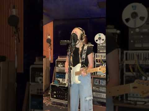 Liv Grace Blue - I Kissed A Girl (Katy Perry Cover)