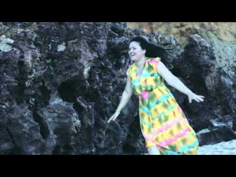 Rilda Costa - Tem Que Ser de Pé [CLIPE OFICIAL] HD