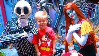 NIGHTMARE BEFORE CHRISTMAS IN REAL LIFE! ☠️ Rare Jack Skellington and Sally Disneyland Meet &amp; Greet!