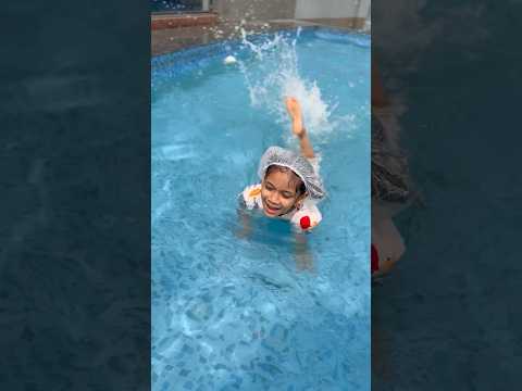 അനിയനെ നീന്തല്‍ പടിപ്പിക്കാന്‍ പൂളില്‍ പോയപ്പോള്‍😅