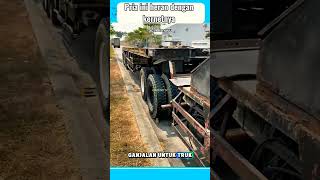 Download lagu This truck driver is left shaking his head at his assistant #shorts #truck mp3