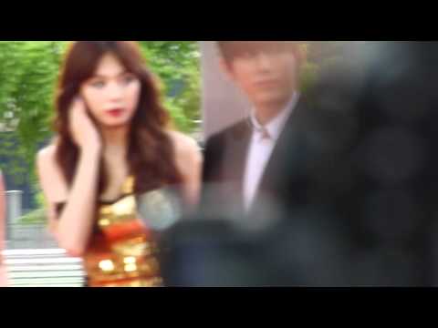 111129 Beast & Hyunah @ MAMA SG Red Carpet 2011 ( Fancam )