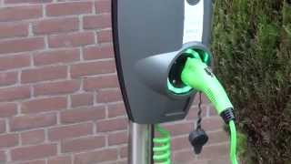 preview picture of video 'EV-Box laadpaal monteren in Zwijndrecht.'