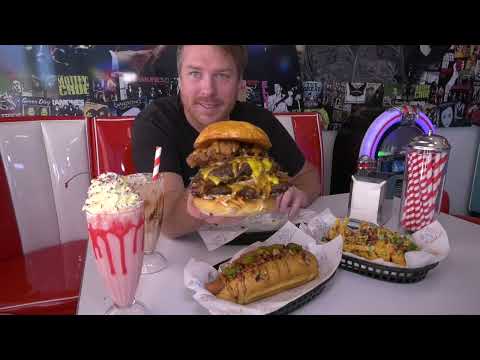 🎸🍔 The Groove N Grill Diner Stanthorpe's Retro Burger Haven - The Food Dude with Alo Baker