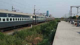 preview picture of video 'Erode WAP-4 New Delhi-Puducherry SF thrashes Elavur at MPS!'